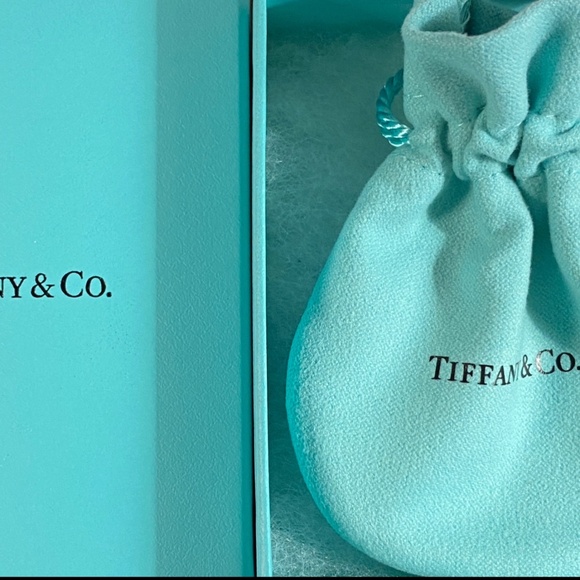 Tiffany & Co Elsa Peretti Open Heart necklace 16” 18k 16mm EXCELLENT MSRP $1975 - Picture 9 of 9